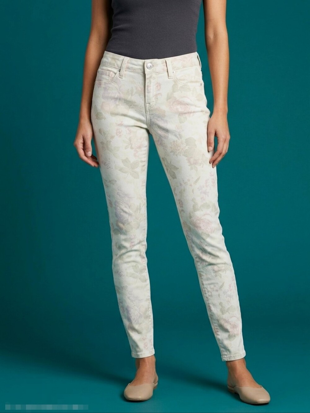 Dex Cream Super Skinny Jeans with Subtle Wash size 25